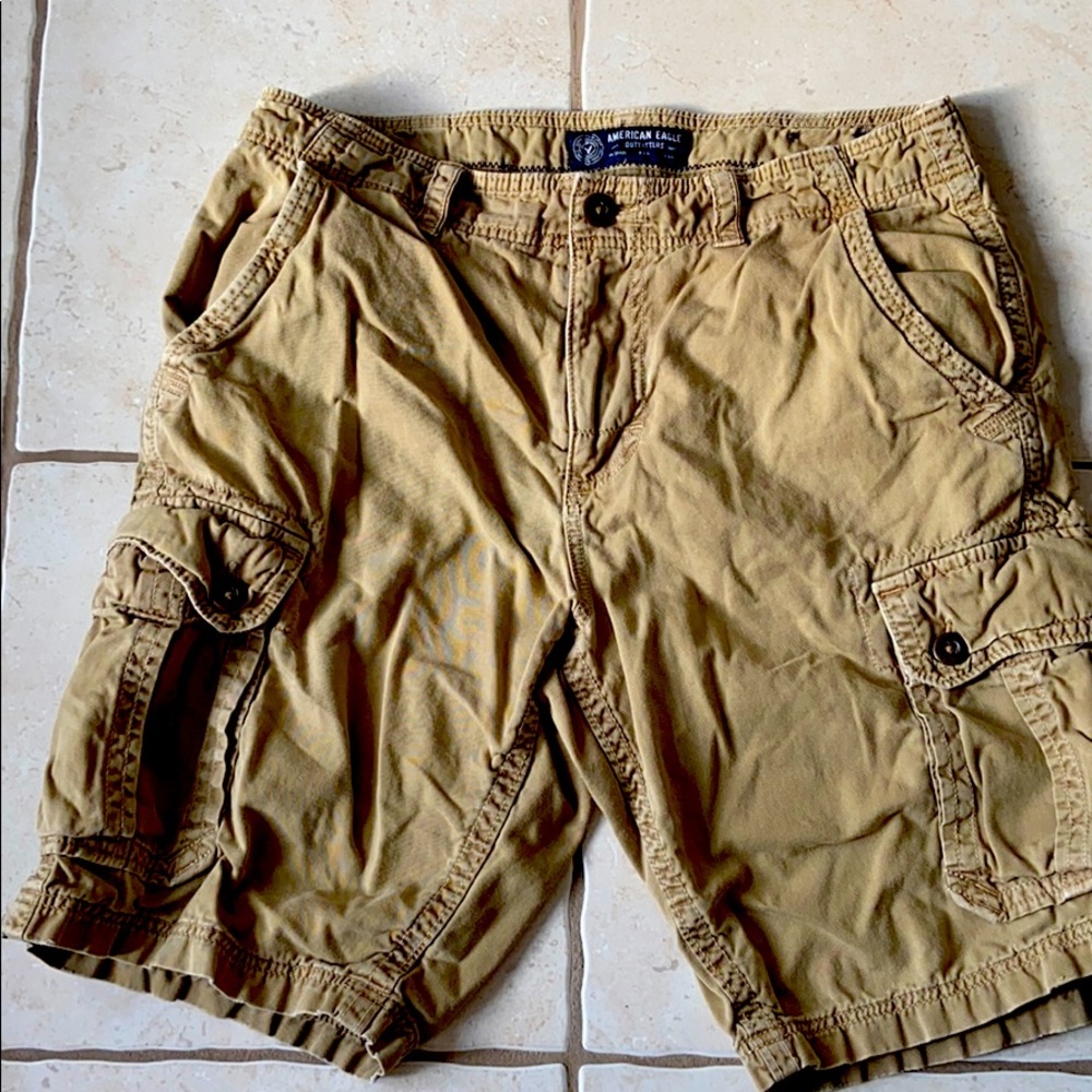 Men’s American Eagle Cargo Longer Length shorts